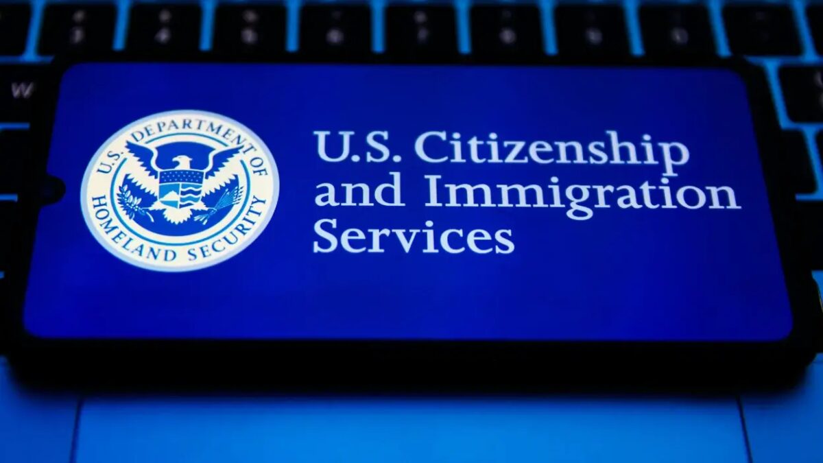 Иммиграционные службы США хотят проверять соцсети кандидатов на гражданство 1 hero image 2 1