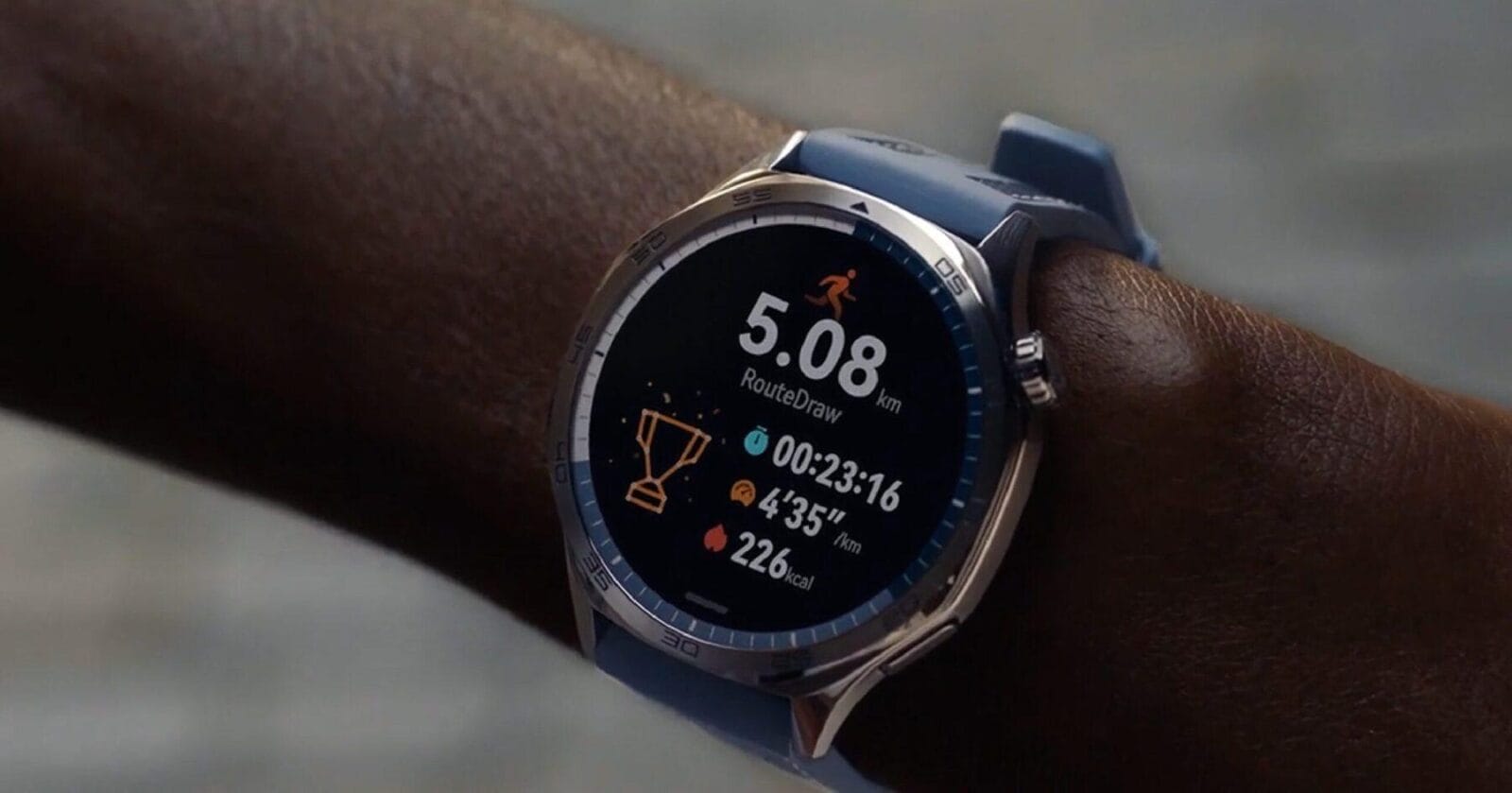 MWC 2025: Huawei представила первый в мире тройной складной смартфон 12 huawei watch gt 5 running