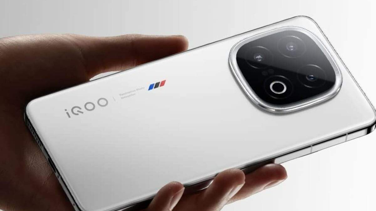 iQOO 15 и iQOO Neo 11: флагманы с 2K-дисплеем и батареей 7000 мАч 2 iQOO 15