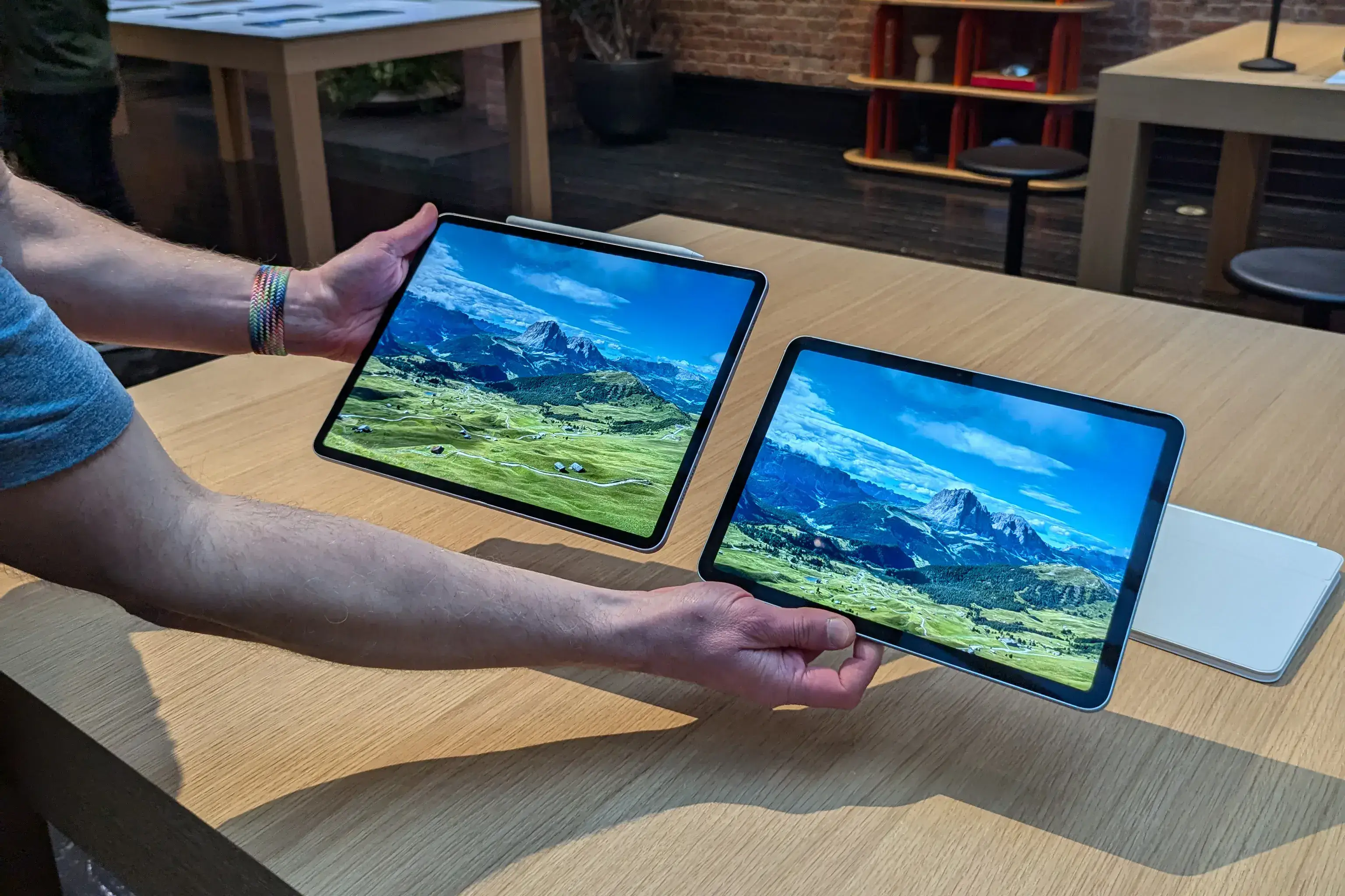 Apple iPad (2025) VS iPad Air (2025): что выбрать в эпоху ИИ? 25 Apple