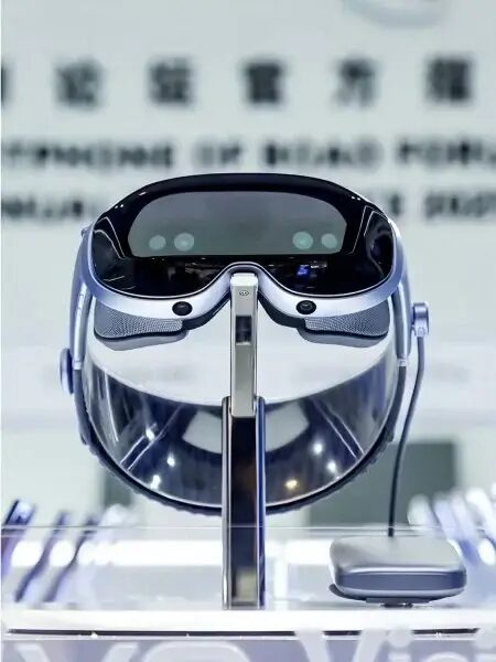 vivo vision headset design