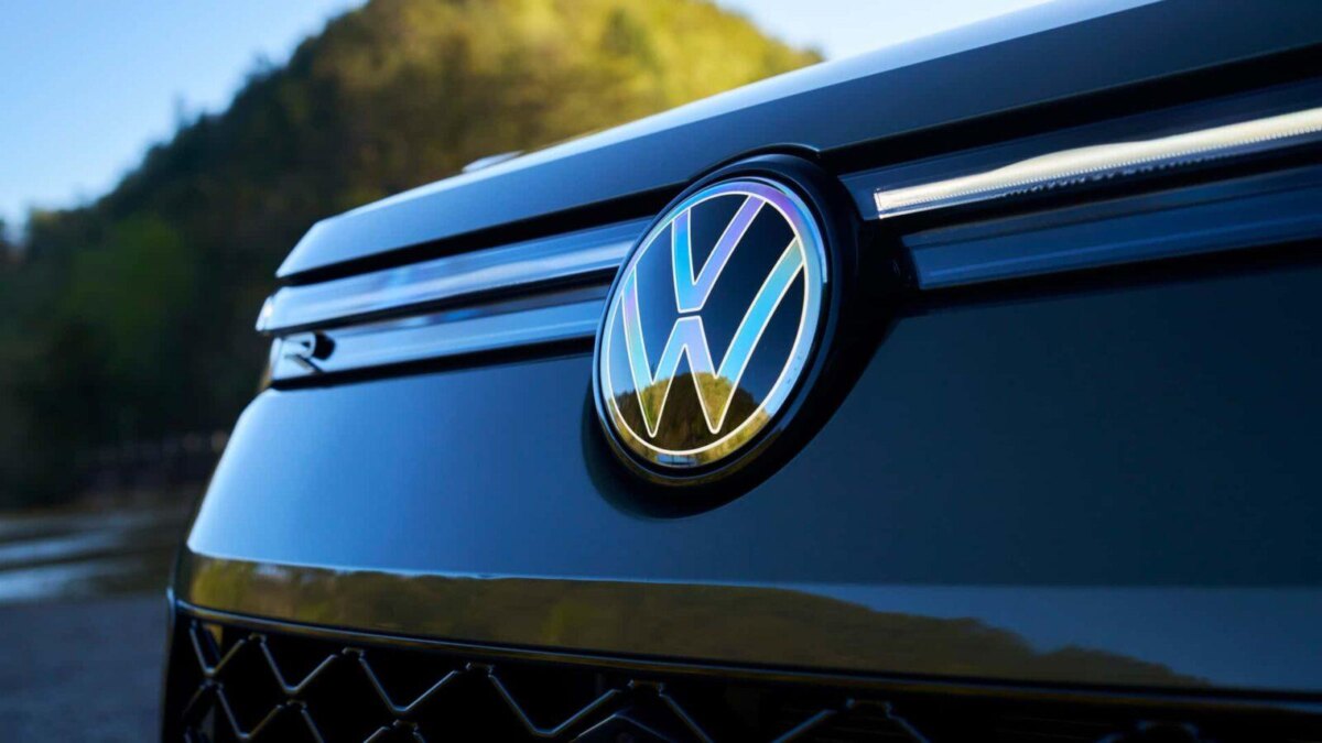 2026 volkswagen tiguan sel r line exterior 11