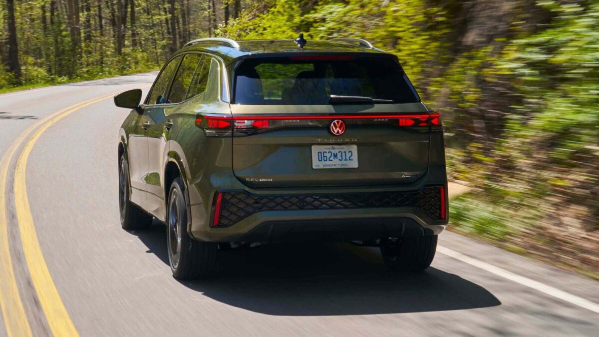2026 volkswagen tiguan sel r line exterior 2