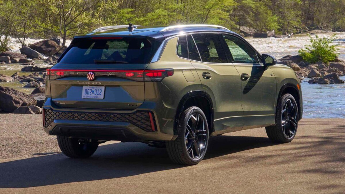 2026 volkswagen tiguan sel r line exterior 5