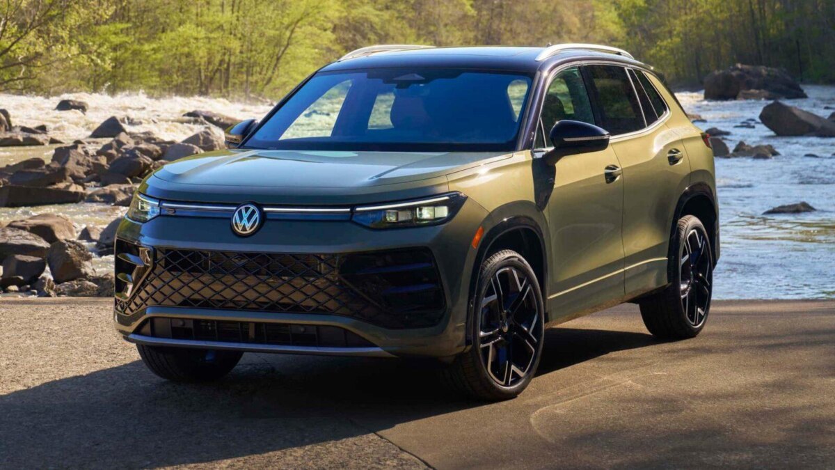 2026 volkswagen tiguan sel r line exterior 8
