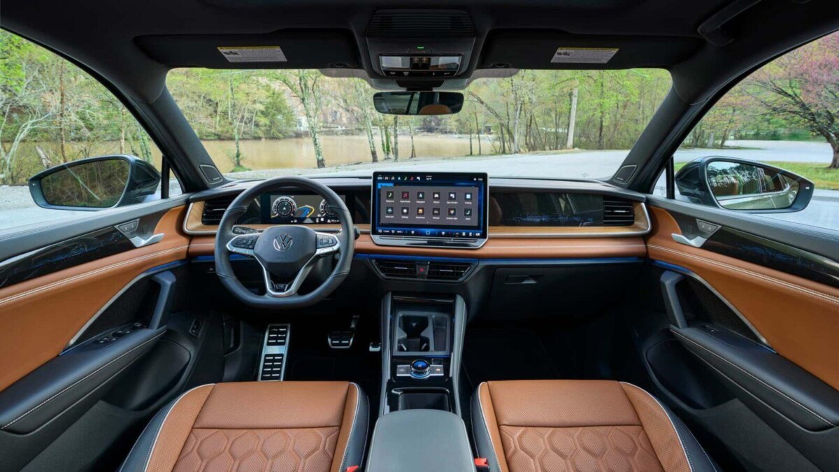 2026 volkswagen tiguan sel r line interior 1