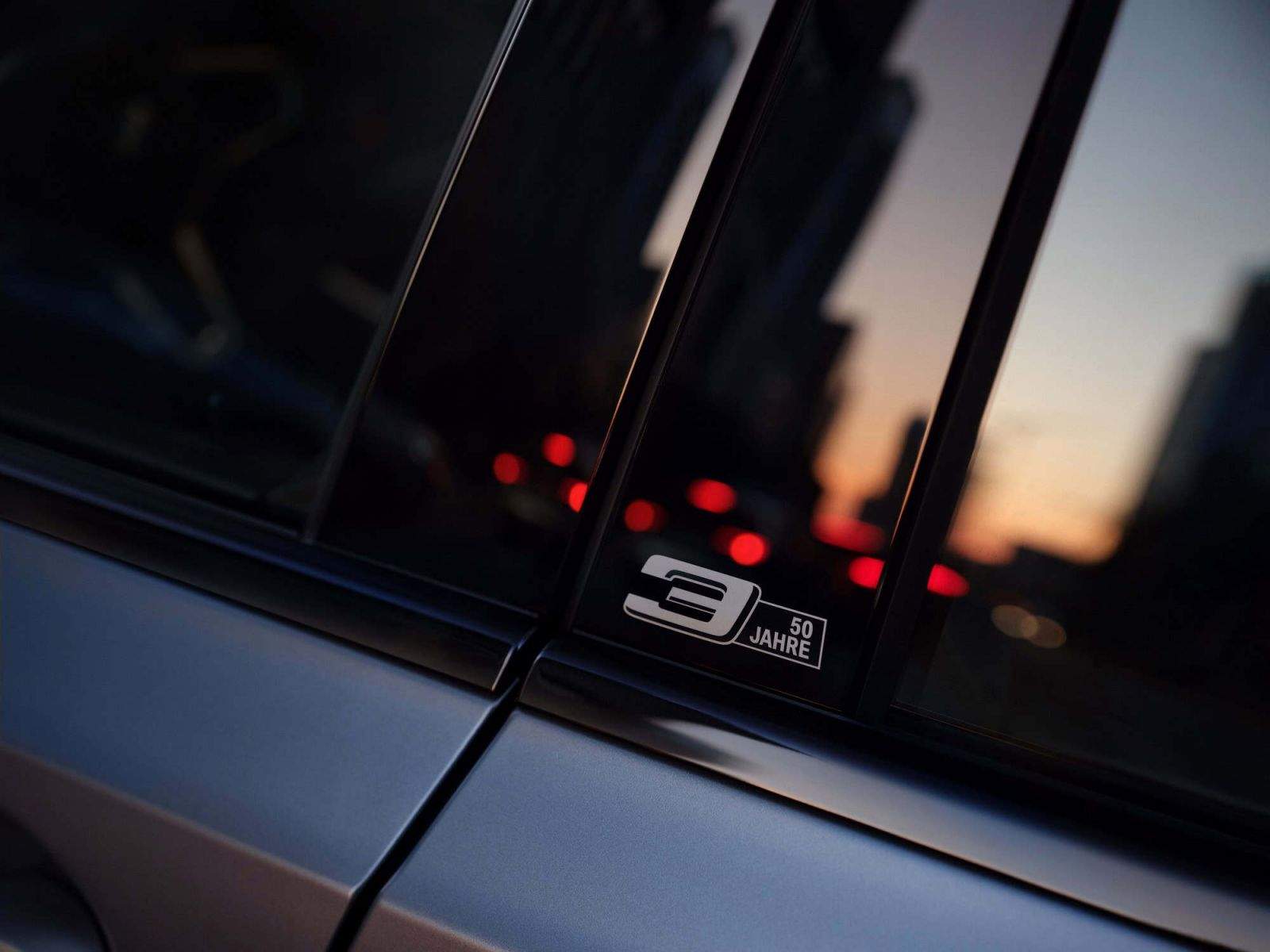 BMW 3 Series отмечает 50 лет и выпускает лимитированную версию для Китая 5 3 2025 bmw 3 series 50 years edition 4
