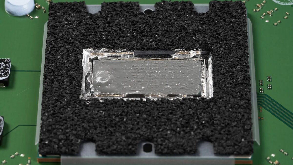 ps5 pro liquid metal.jpg