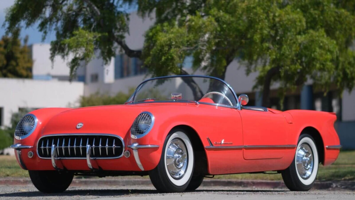 На аукцион выставлен Corvette C1, с которого началась эра V8 4 1955 chevrolet corvette 250420 ex87 003 23935 896072