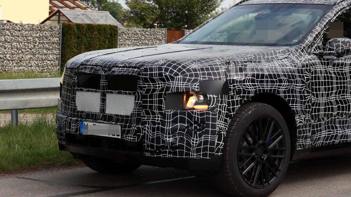 2027 bmw x7 g67 01