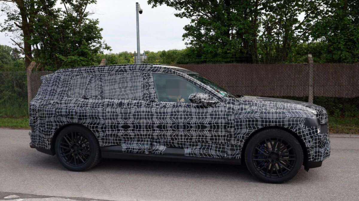 2027 bmw x7 g67 05