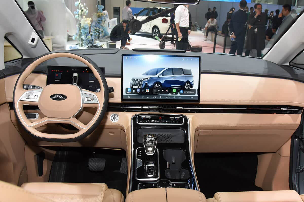 JAC привезёт в Россию бизнес-вэн уровня Toyota Alphard 5 4343736