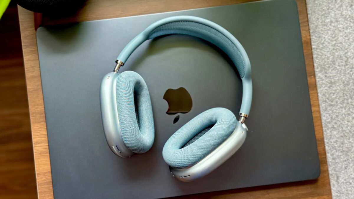 airpods max usbc blue.jpg