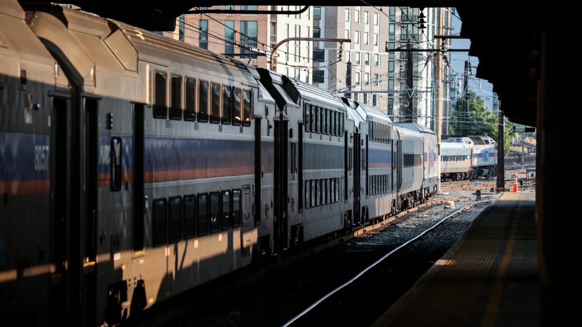 boring amtrak amtrak gvkw superjumbo.jpg