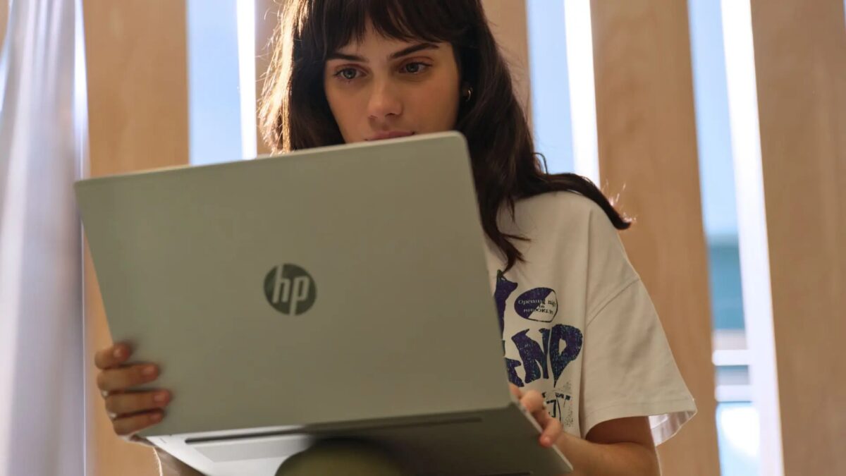 hp omnibook 5 14 lifestyle 4.jpg