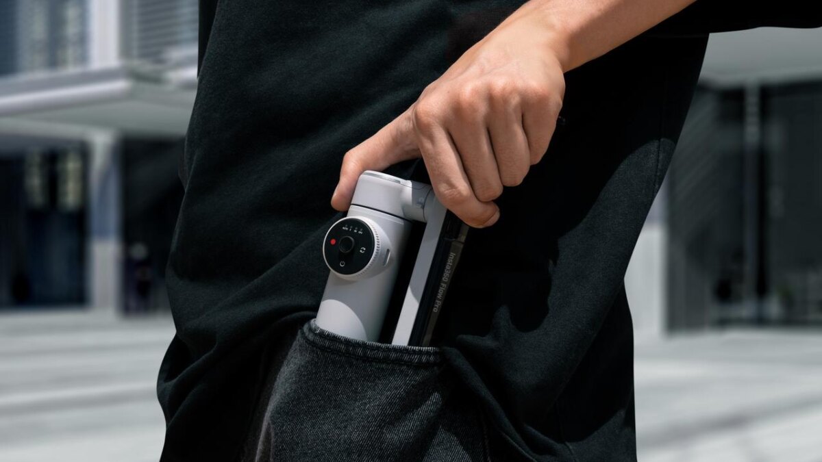 insta360 flow pro folded mode.jpg