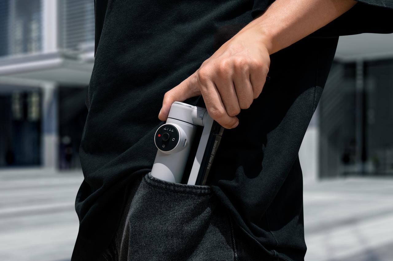 Insta360 Flow Pro — первый AI-стабилизатор с Apple DockKit для iPhone 6 insta360 flow pro folded mode.jpg
