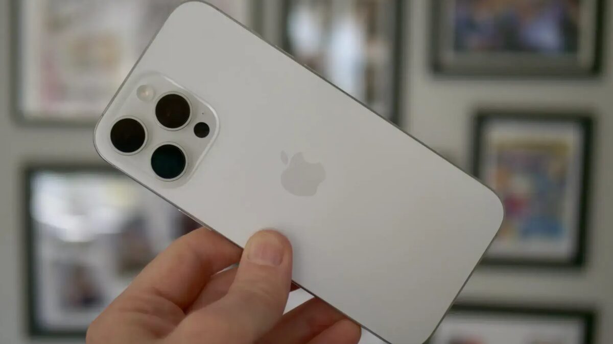 iphone 16 pro max back hand