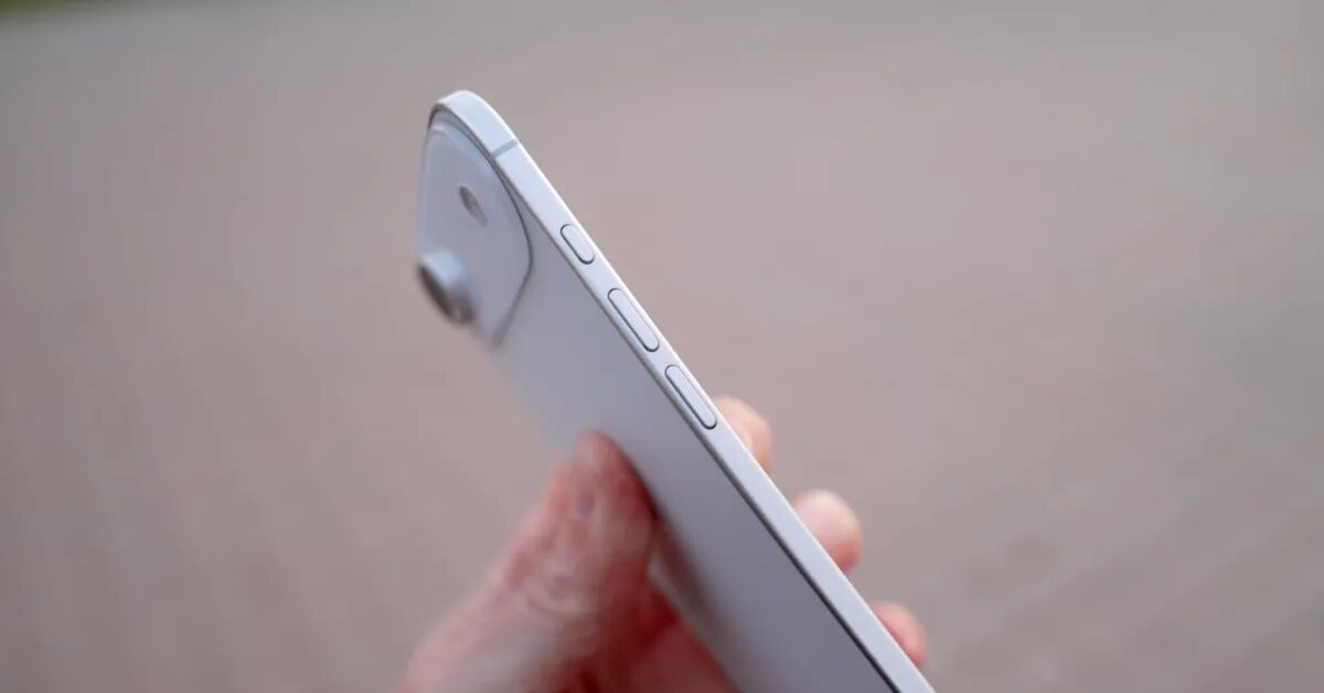 iPhone 17 Air удивит толщиной 5,5 мм и батареей на 2800 мАч 6 iphone 17 air side.jpg