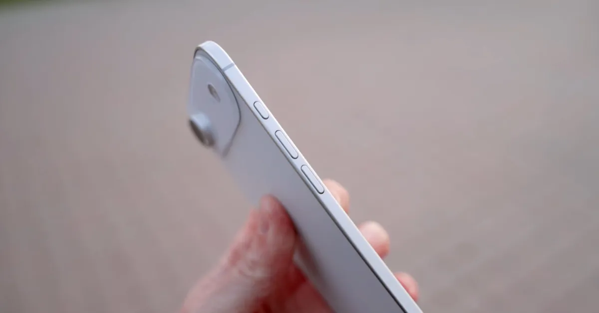 iPhone 17 Air удивит толщиной 5,5 мм и батареей на 2800 мАч 6 iphone 17 air side.jpg