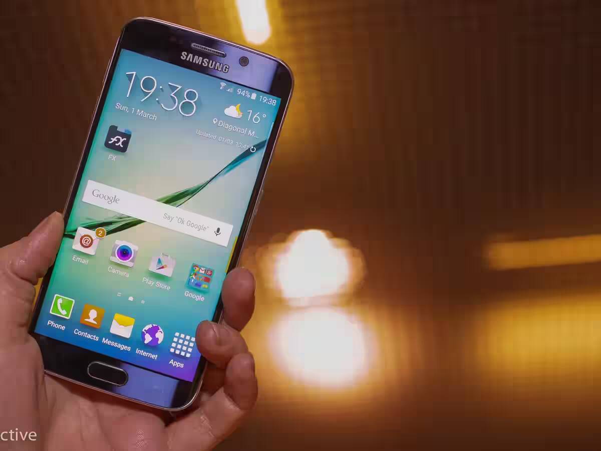 Смартфон Samsung Galaxy S25 Edge в руке интерфейс