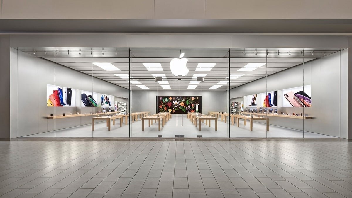 siri problems surface again forcing apple to delay smart display tabletop device.webp