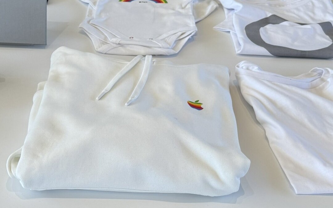 apple20drops20limited20edition20merchandise20featuring20the20classic20rainbow20logo20at20the20apple20park20visitor20centre20ahead20of20the20wwdc2520event2020 20hunter20harris20 20logesh20 2040le.syndrome 4