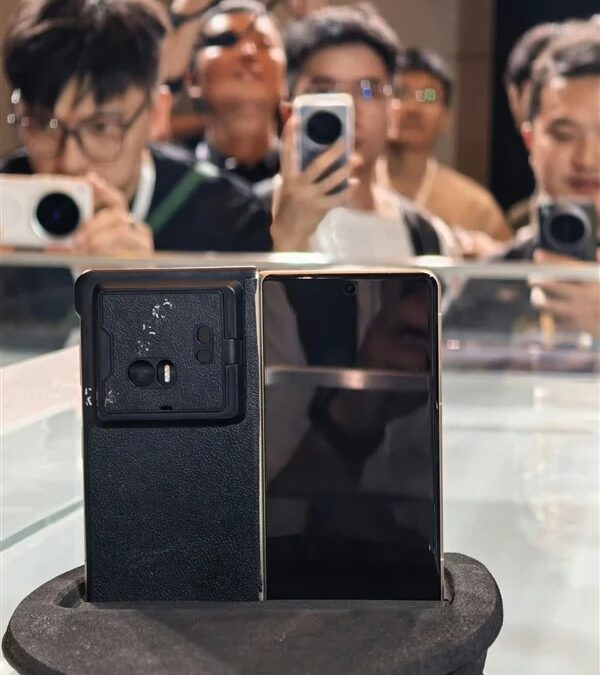 Honor представила дизайн складного Magic V5 в защитном чехле 9 honor magic v5 showcased in a protective shell 1 1