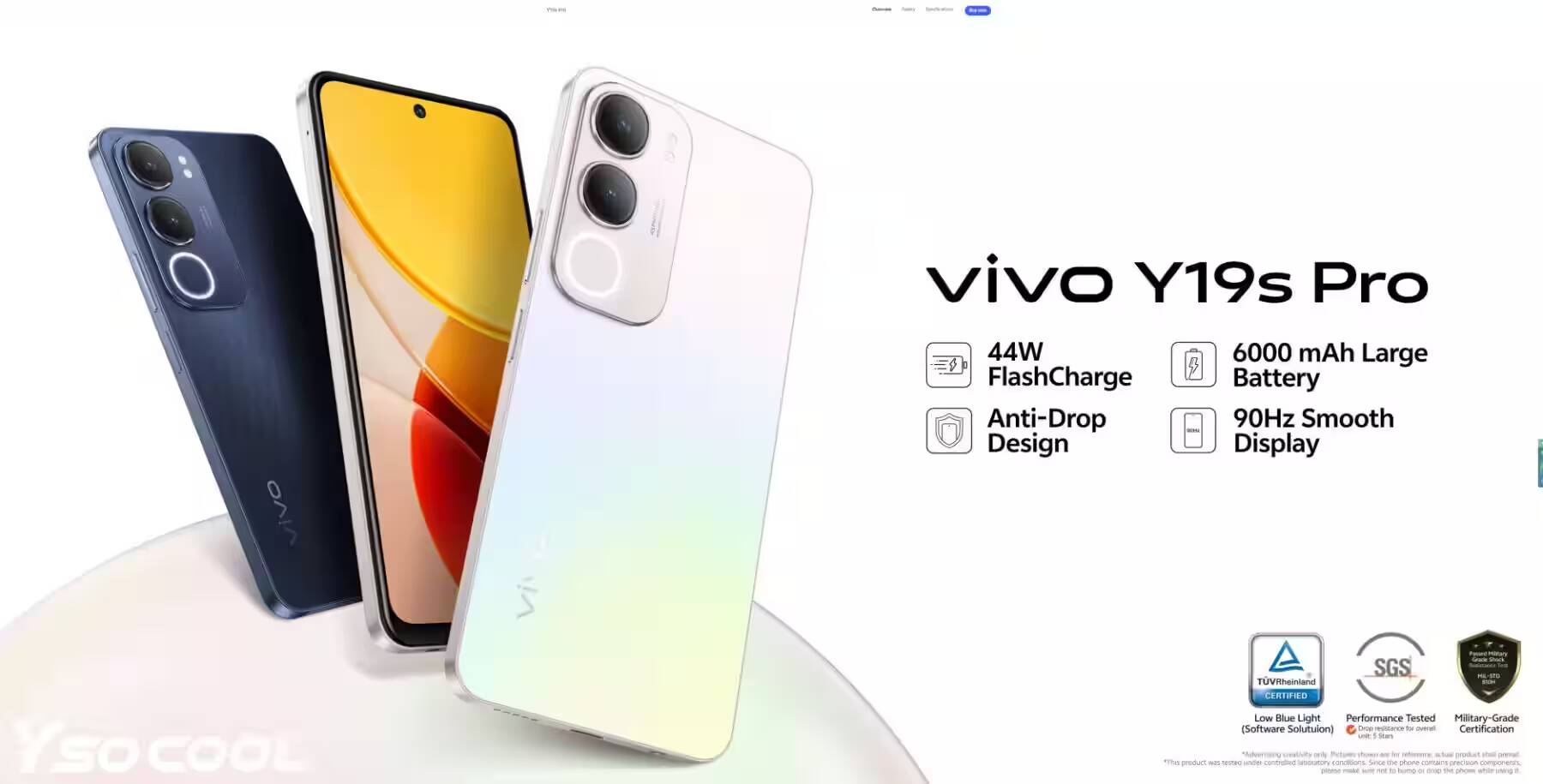 Рука держит белый планшет Redmi K Pad сбоку