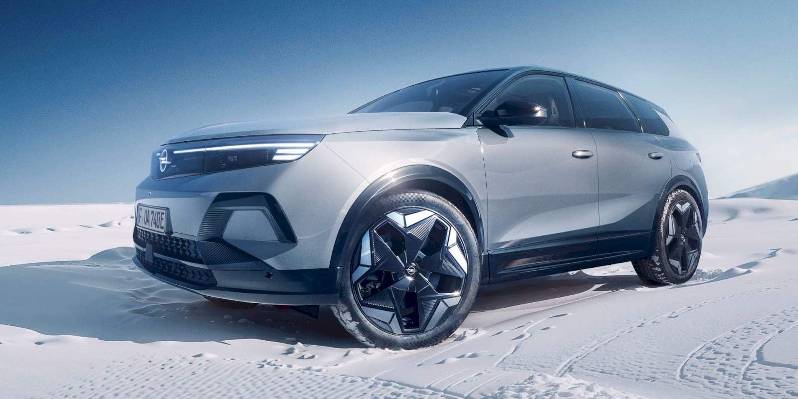 Opel показала флагманский внедорожник Grandland Electric AWD 4 Opel the Grandland Electric AWD