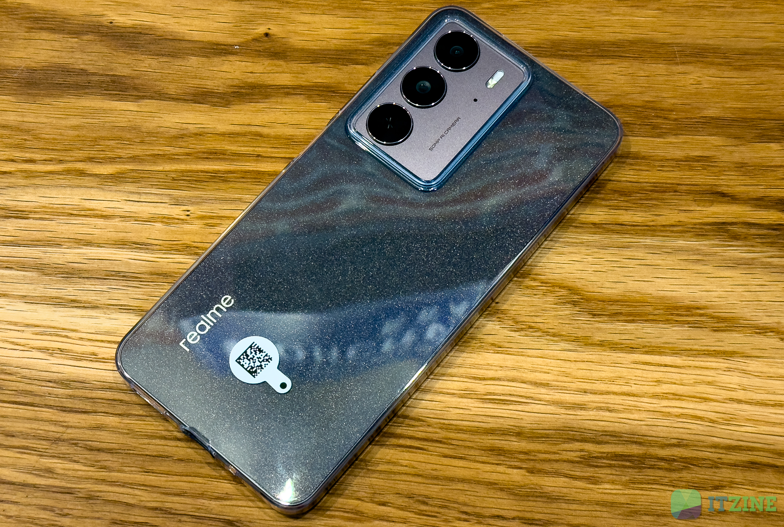 Задняя панель Realme C75 с тройной камерой и QR-кодом