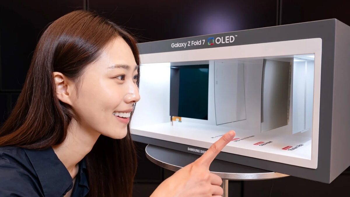 Samsung заявила о ресурсе в 500 000 складываний у панели Galaxy Z Fold 7 9 4