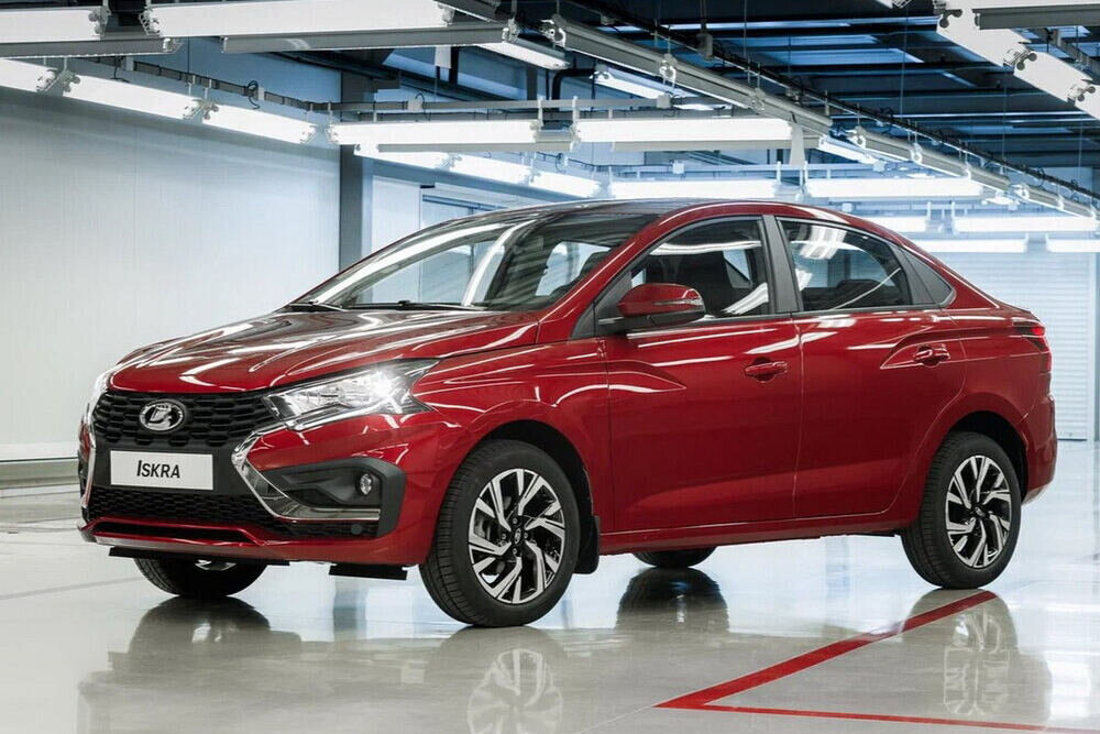 АвтоВАЗ объяснил логотипы Renault на деталях новой Lada Iskra 3 4363162