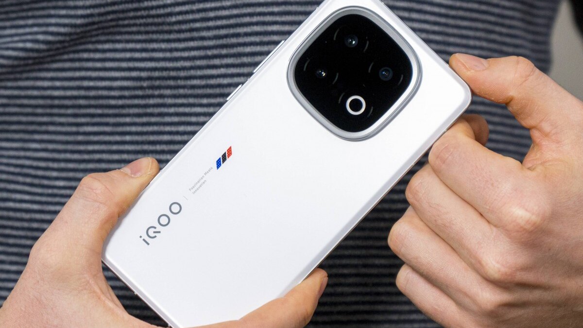 iQOO подтвердила название флагмана iQOO 15 2 gsmarena 001 15 1