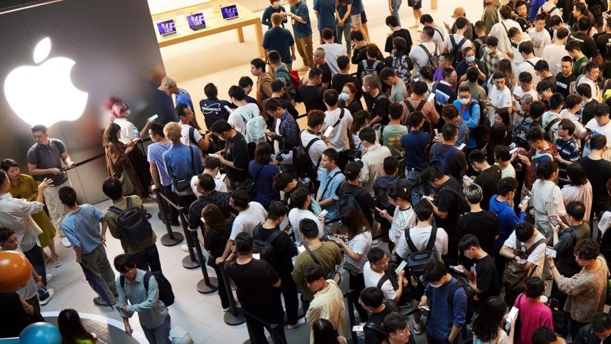 report says apple will release a new iphone this spring