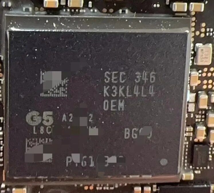 Инсайдеры поделились первыми реальными фото Google Pixel 10 Pro 7 scale 1200 4 1