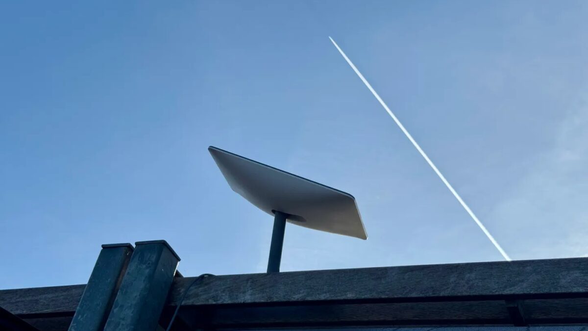 starlink dish jet.jpg