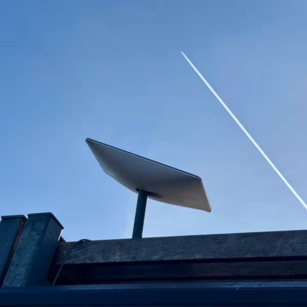 starlink dish jet.jpg