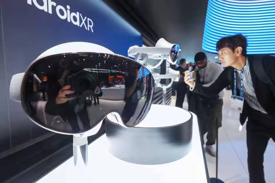 Глубокий обзор робота- телефона Honor Robot Phone с камерой объективом 360 градусов