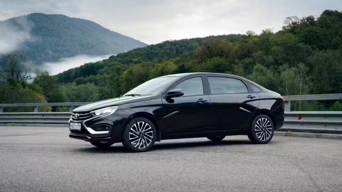 АвтоВАЗ остановил выпуск Lada Aura из-за низкого спроса 2 2025 09 23 10.08.04