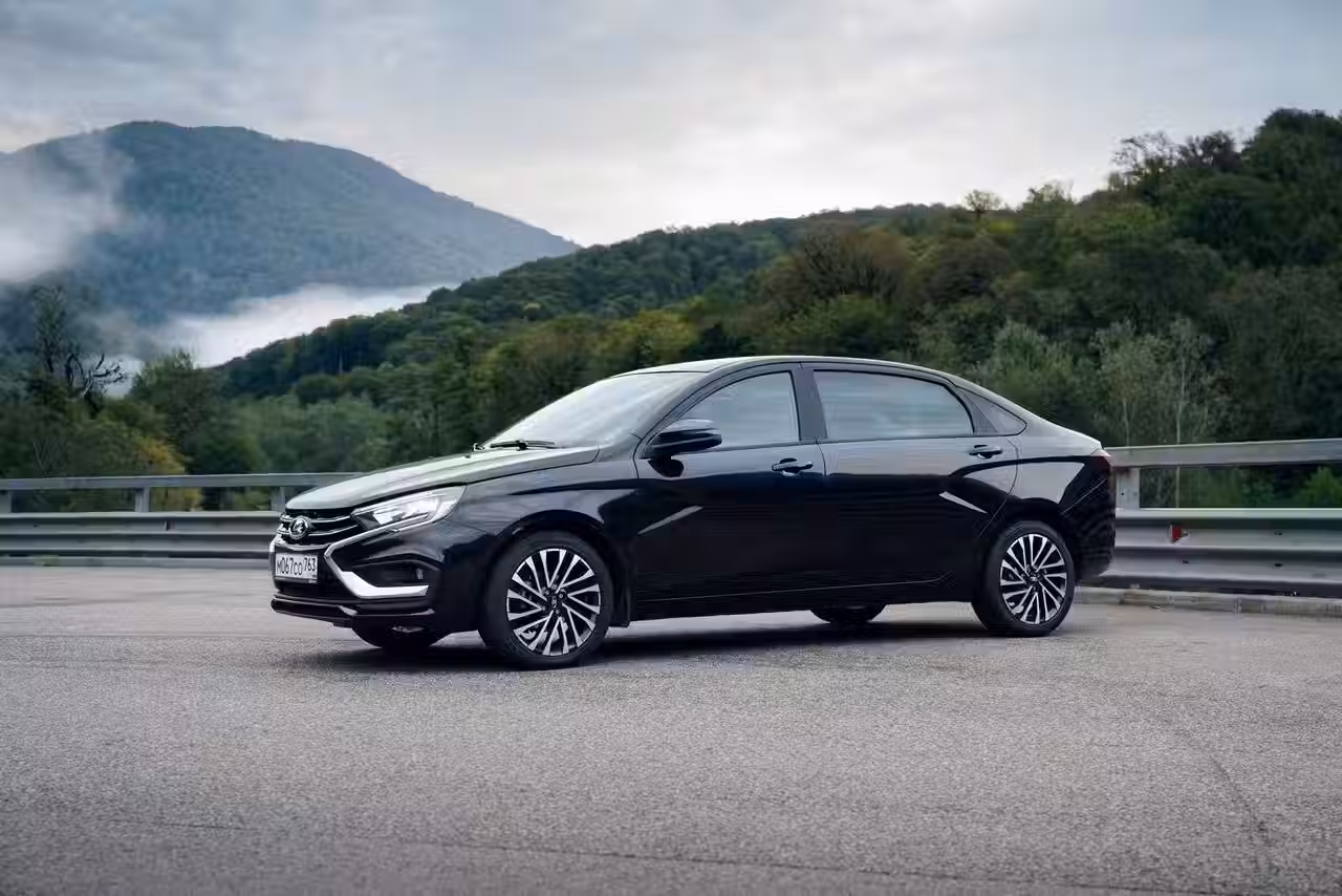 АвтоВАЗ остановил выпуск Lada Aura из-за низкого спроса