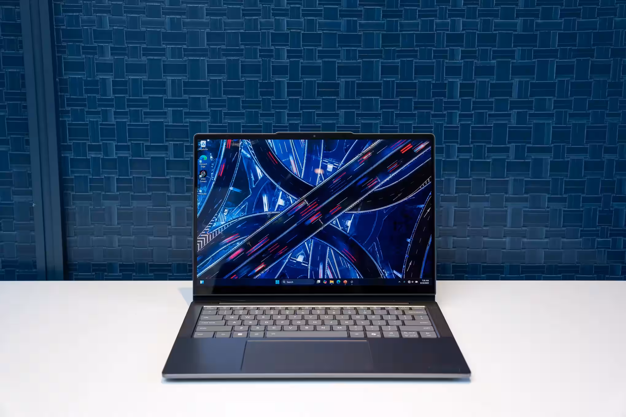 IFA 2025: Lenovo показала концепт ноутбука с поворотным экраном 3