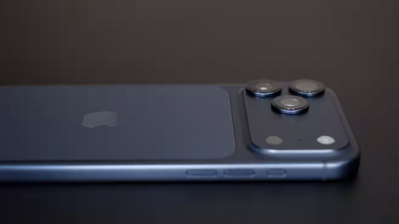 65201 136305 iphone 17 pro max side