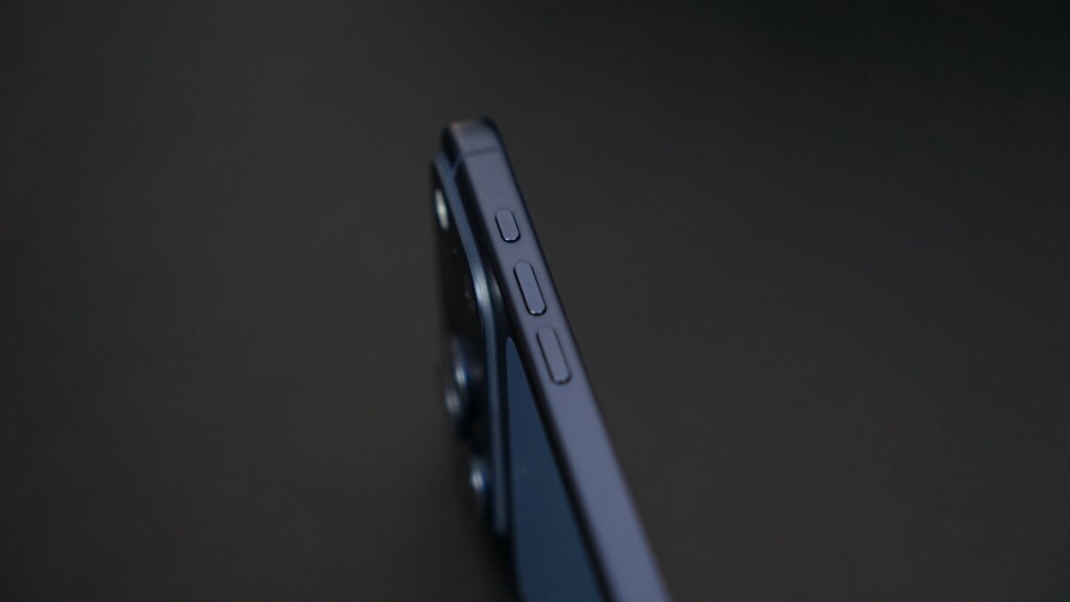65201 136308 iphone 17 pro max action button 2