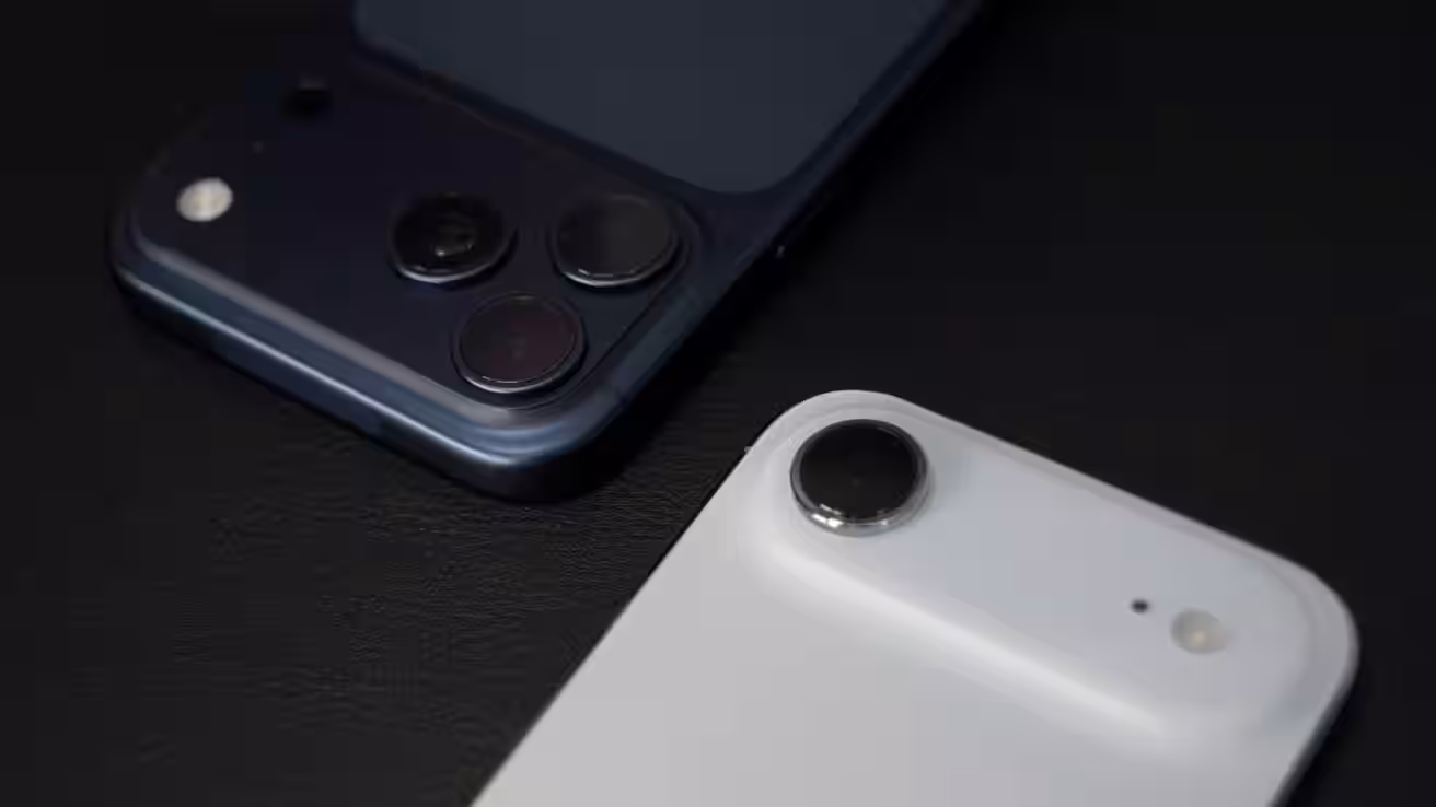 65201 136316 iphone 17 pro max and iphone air side