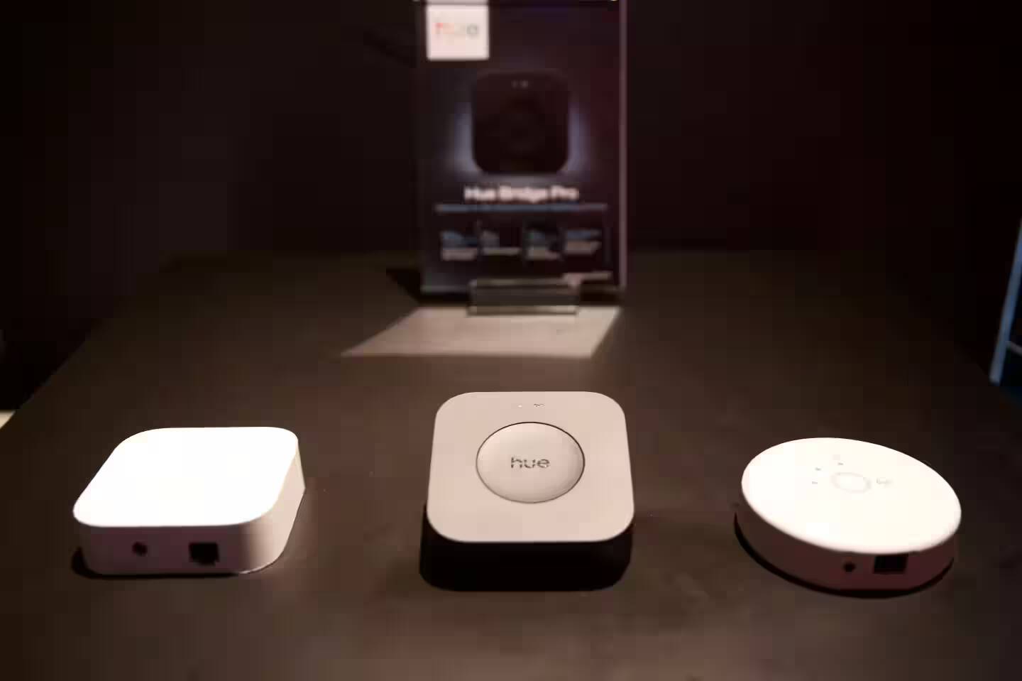 Умные лампы Hue Bridge Pro и компоненты интерфейса