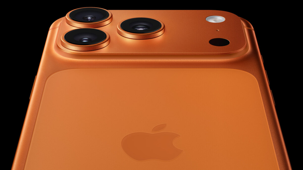 apple iphone 17 pro camera close up 250909 big.jpg.large 2x