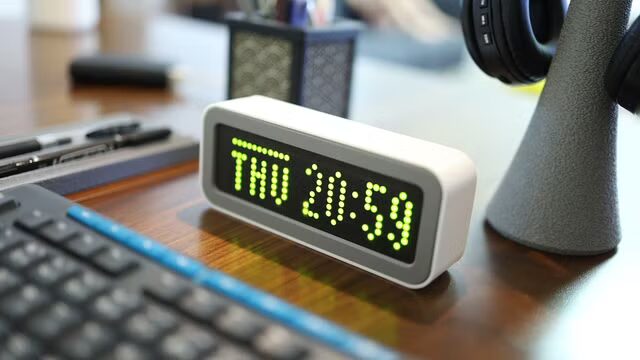 Самодельная метеостанция на ESP32 выглядит дороже, чем фирменные гаджеты 1 esptimecast featured