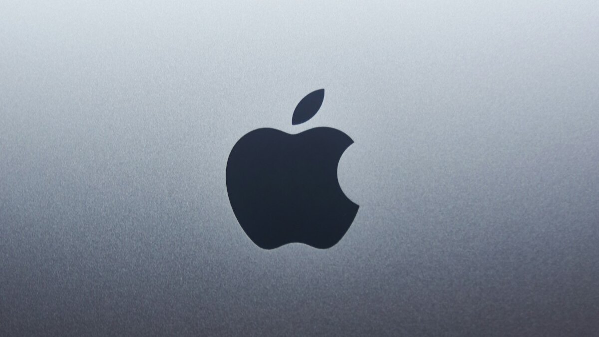 Apple увеличила прогнозы по продажам складного iPhone 2 Apple