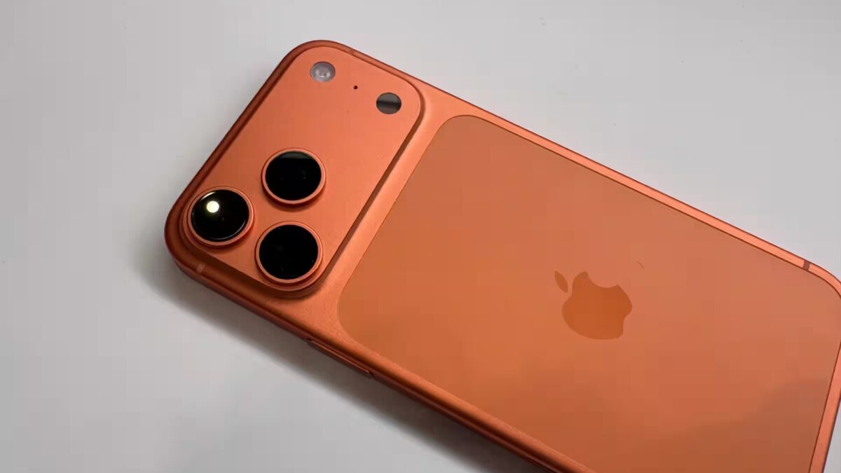 Задняя часть iPhone 17 Pro и его камеры вблизи